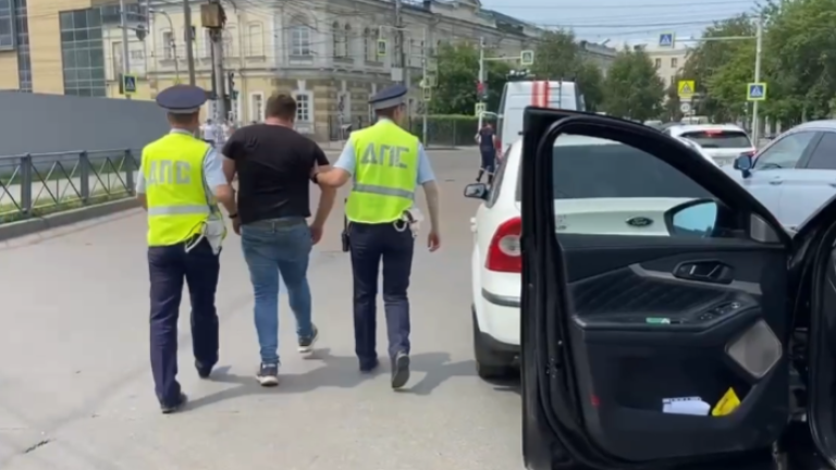Пьяный водитель устроил ДТП в Иркутске и пытался переложить вину на палящее солнце